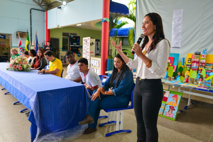 Lançamento de livros de estudantes da educação especial