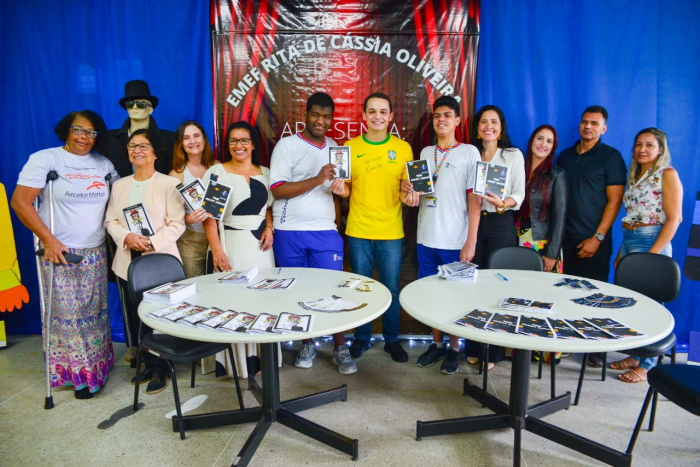 Lançamento de livros de estudantes da educação especial