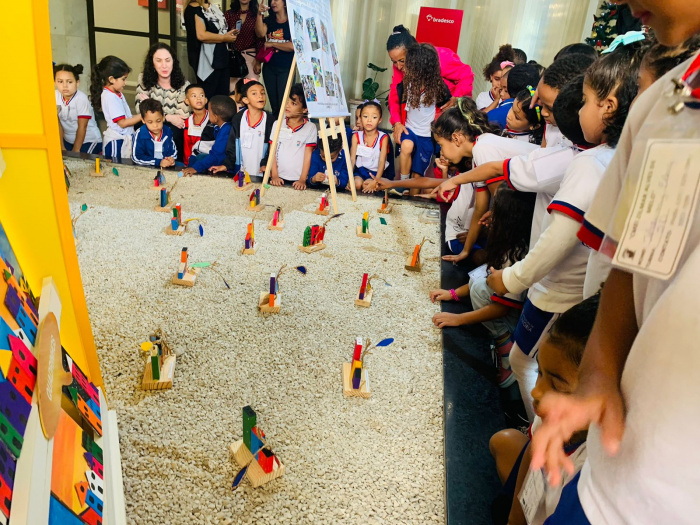 Exposição de trabalhos de Crianças do Cmei Zilmar Alves de Melo no hall da PMV