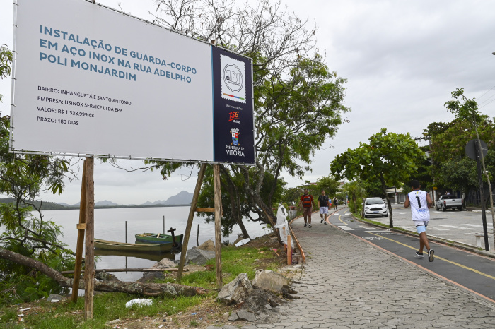 Assinatura de ordem de serviço para instalação de guarda corpo na orla de Santo Antonio