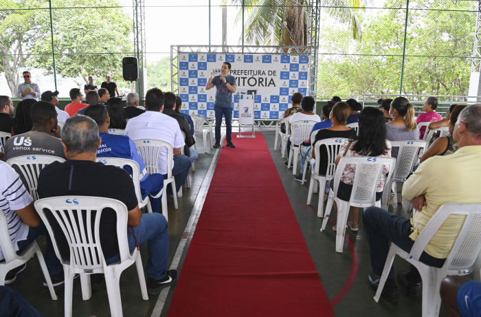 Assinatura de ordem de serviço para instalação de guarda corpo na orla de Santo Antonio
