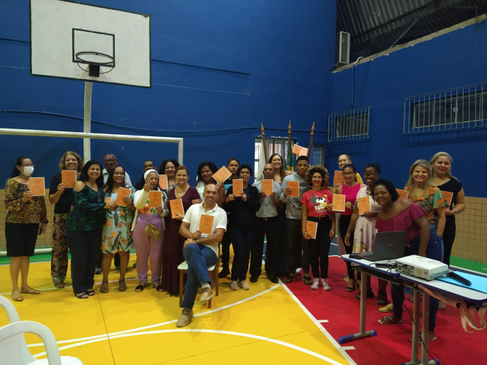 Estudantes da EJA realizam o lançamento do livro “Receitas e memórias Afetivas