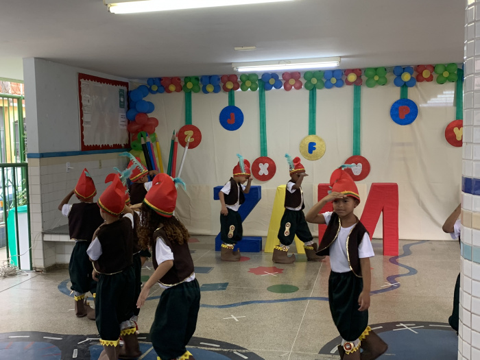 Apresentação das crianças do grupo 6 do Cmei Zilmar Alves de Melo