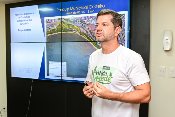 Assinatura do Decreto que institui o novo Parque Municipal Costeiro de Vitória