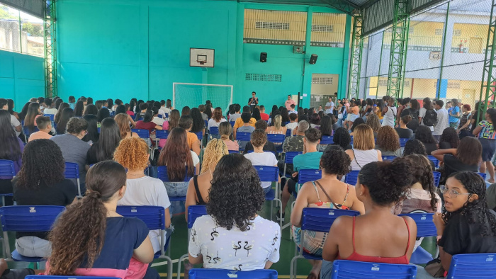 Mais de 250 estudantes participam de curso preparatório na Emef Padre Anchieta