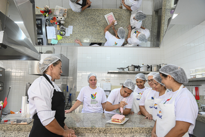 Curso de Confeiteiro e design de sobrancelhas no SENAC