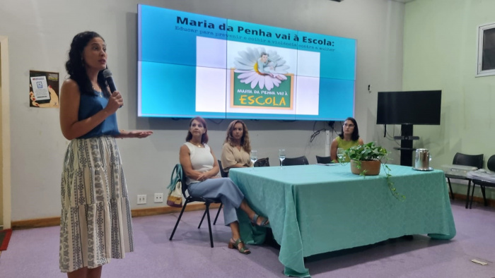Maria da Penha vai à Escola