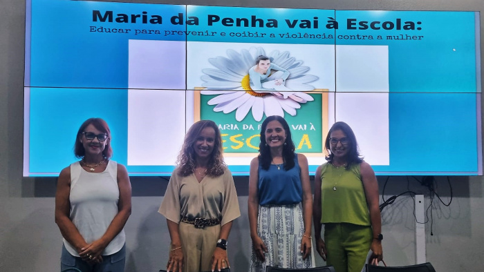 Maria da Penha vai à Escola