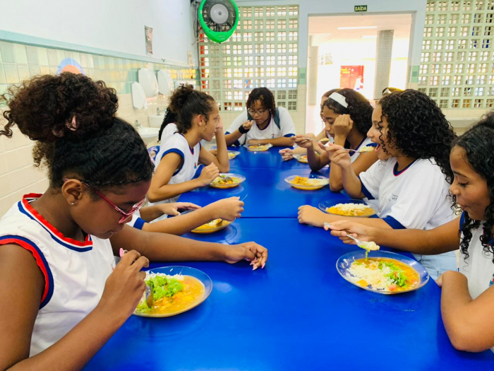 Moqueca capixaba na alimentação escolar de crianças e estudantes de Vitória