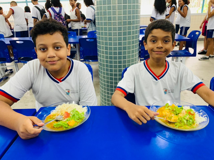 Moqueca capixaba na alimentação escolar de crianças e estudantes de Vitória