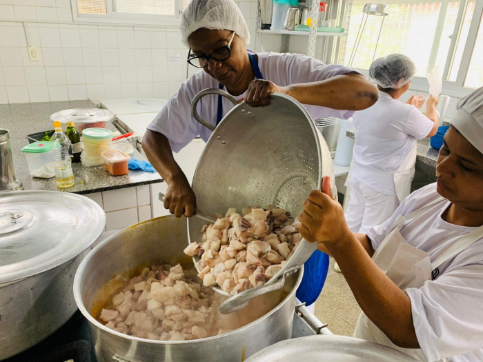 Moqueca capixaba na alimentação escolar de crianças e estudantes de Vitória