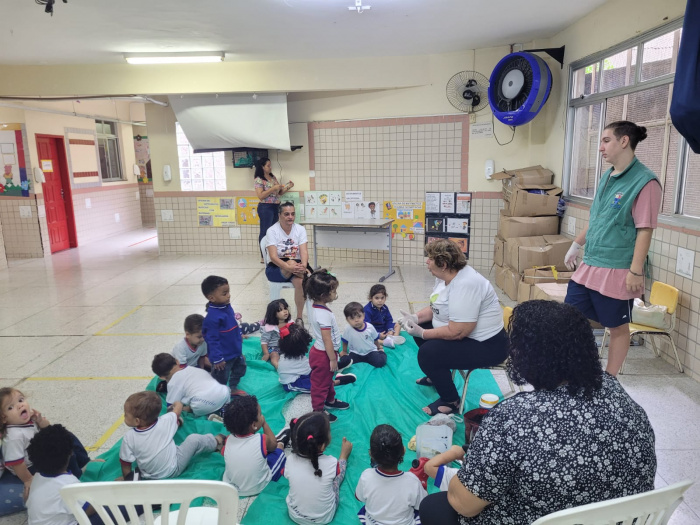 Meio Ambiente: Crianças de escola municipal aprendem a fazer horta e jardim