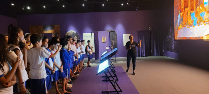 Estudantes visitam exposição sobre Leonardo Da Vinci