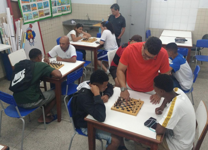 Jogos de xadrez trazem benefícios para população de rua na Escola da Vida –  Prefeitura de Vitória