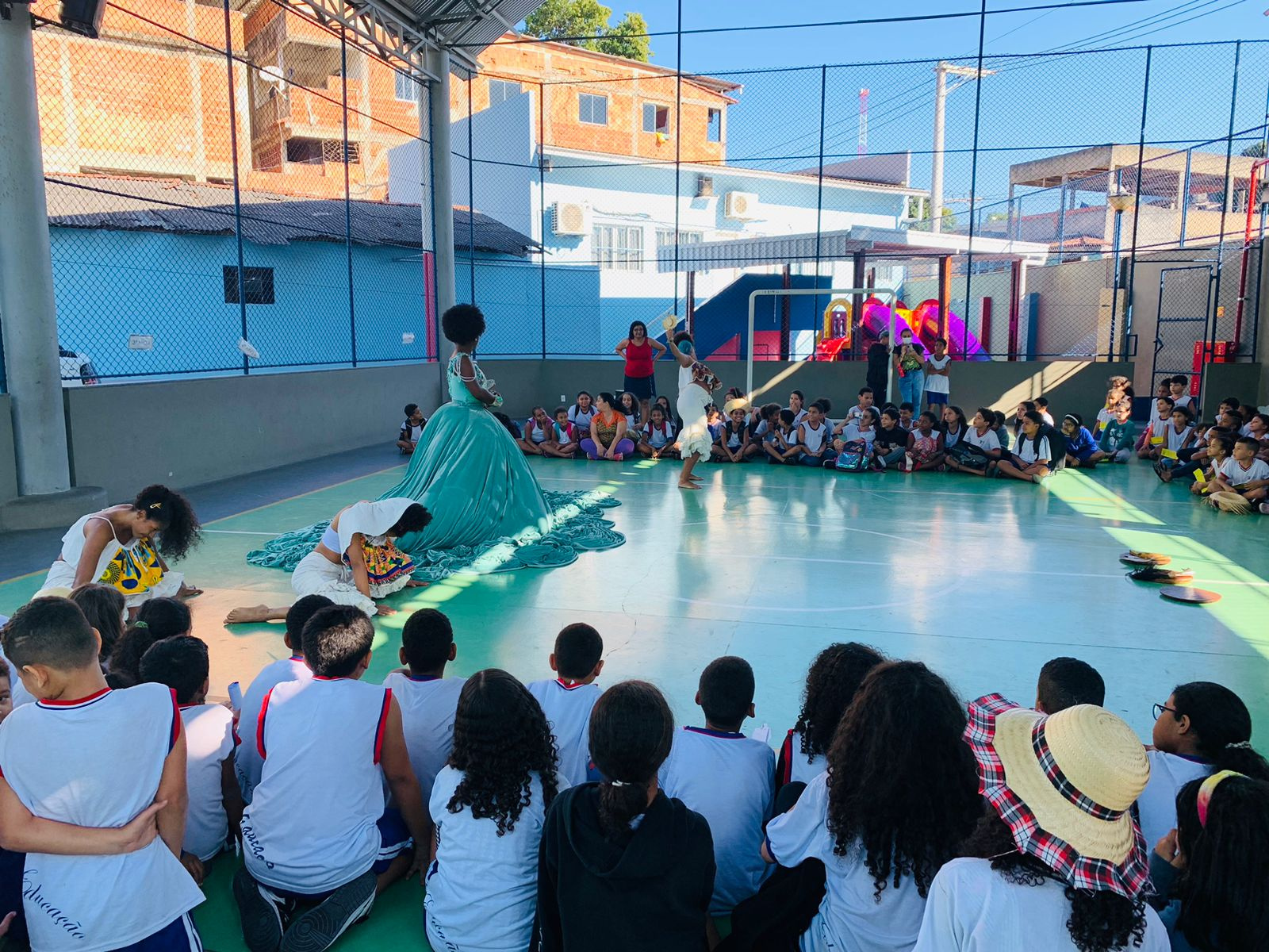 Grupo de dança transforma realidade de alunos da Emef Orlando