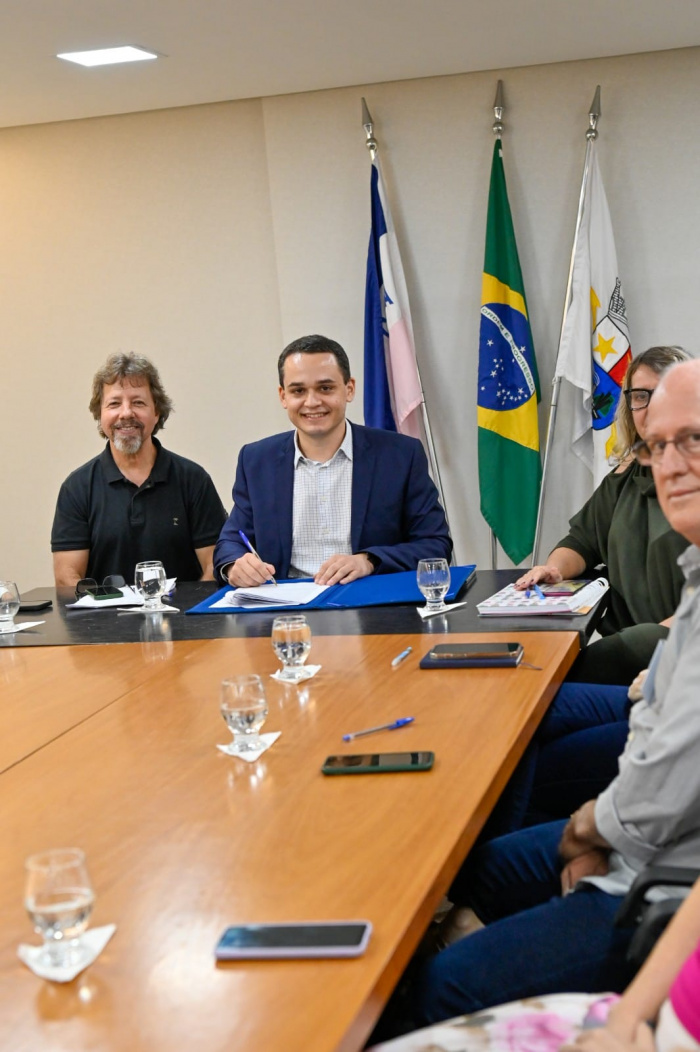 Assinatura de Contrato com a Santa Casa para a prestação de serviços de consulta e exame
