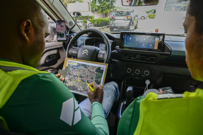 Carro do consórcio contratado para Plano de Mobilidade Urbana de Vitória.