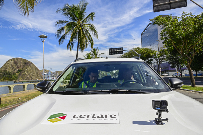 Carro do consórcio contratado para Plano de Mobilidade Urbana de Vitória.