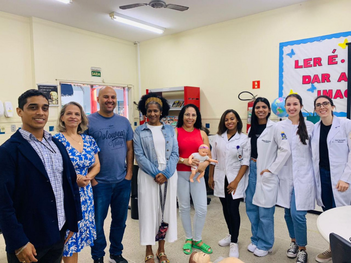 Educadores de Emef em Resistência participam de palestra em primeiros socorros