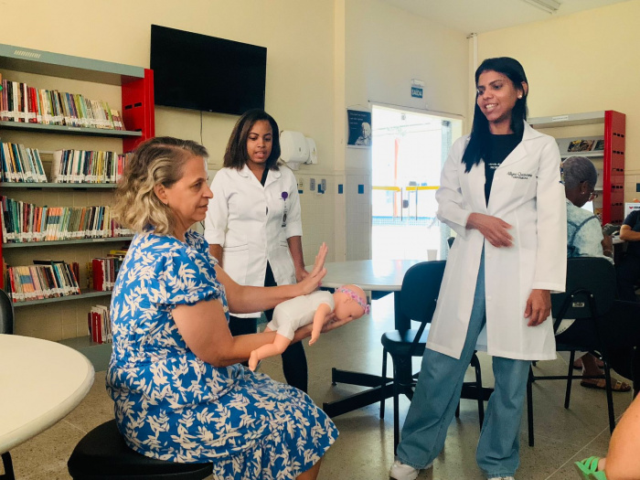 Educadores de Emef em Resistência participam de palestra em primeiros socorros