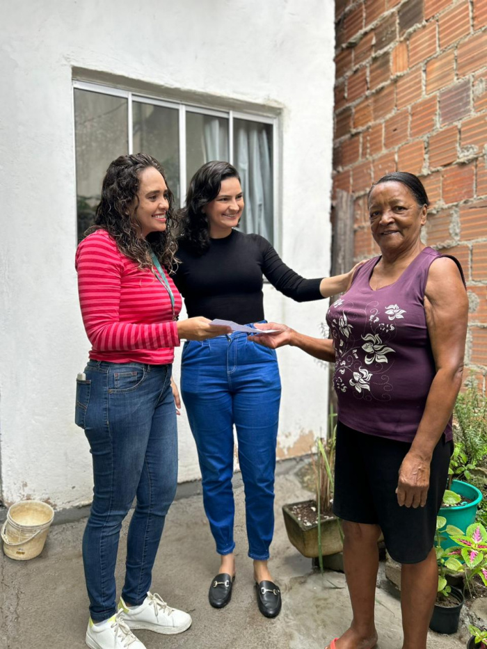 Dona Marina com a equipe do Cras São Pedro ll