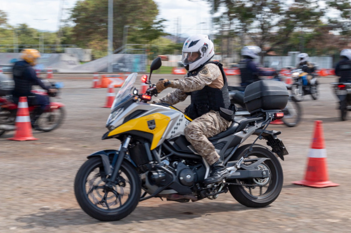 Guarda de Vitória participa de curso de pilotagem de moto