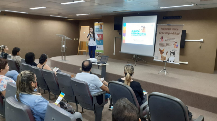 Palestra educativa sobre guarda responsável de animais domésticos