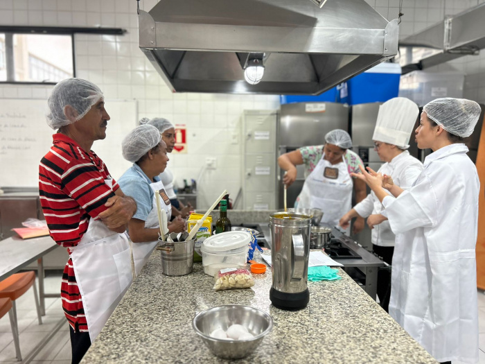 Vix + Cidadania: beneficiários têm aula sobre uso integral dos alimentos