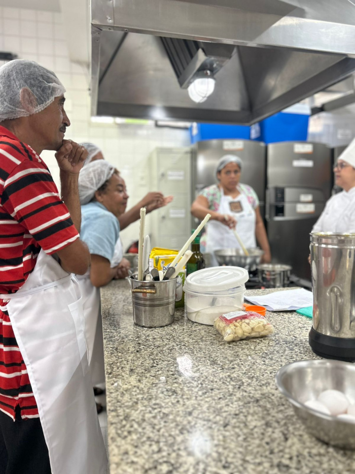 Vix + Cidadania: beneficiários têm aula sobre uso integral dos alimentos
