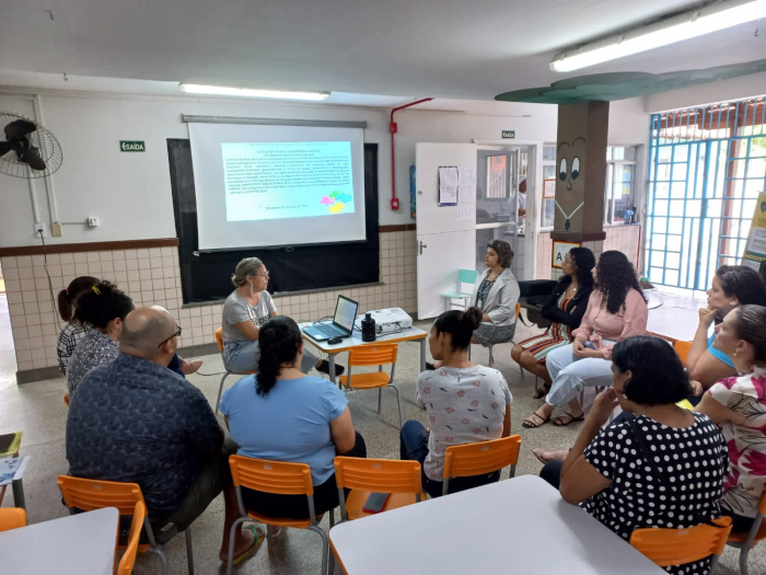 Cmei Nelcy da Silva Braga reúne famílias para falar sobre educação especial