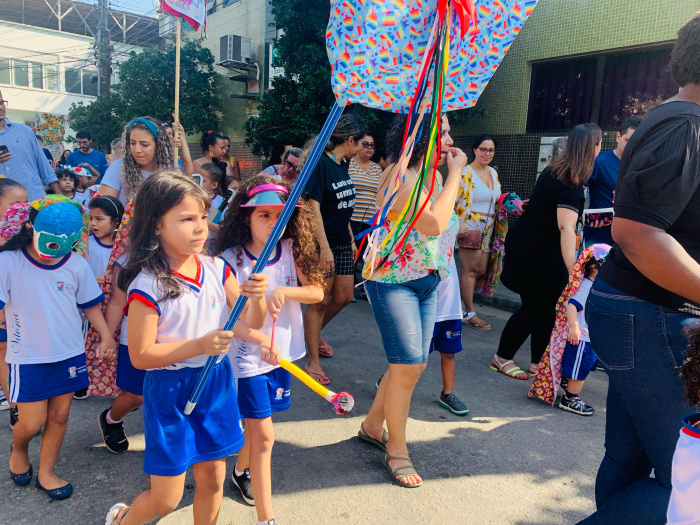 Cortejo de congo encanta crianças e famílias no Cmei Ernestina Pessoa