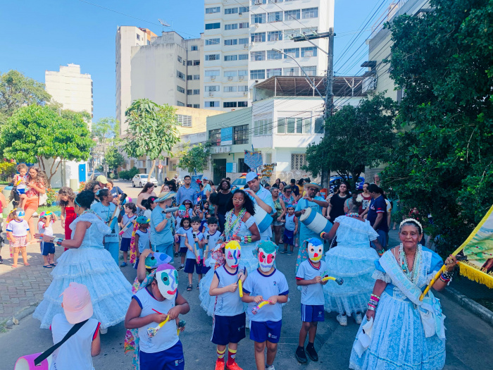 Cortejo de congo encanta crianças e famílias no Cmei Ernestina Pessoa