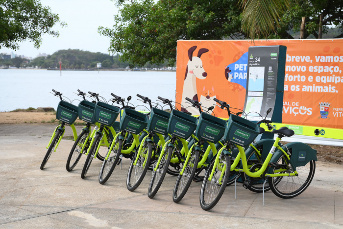 Instalação do Bike Vitória na Praça do Papa