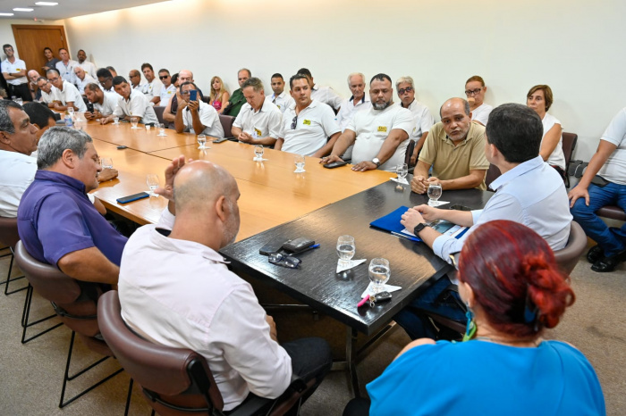 Anúncio da Bandeira 2 em dezembro para os taxistas de Vitória