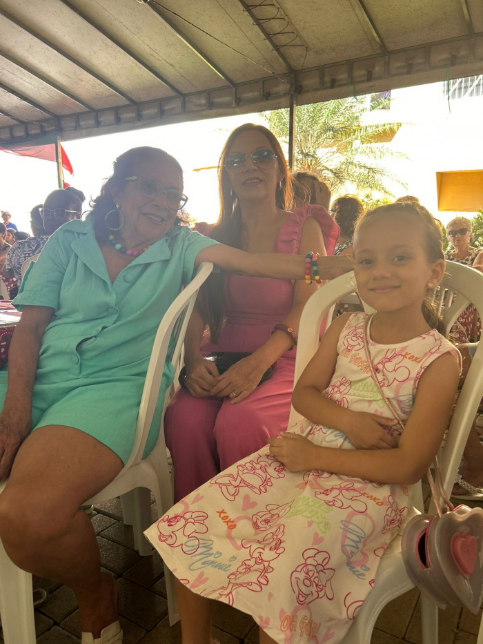 Aurenita, Sandra Helena e Amanda na confraternização no Centro de Convicência Centro