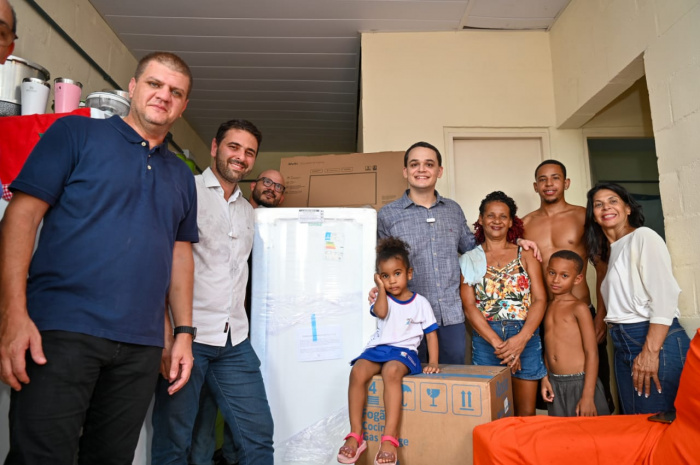 Programa Casa Feliz e Segura realiza entrega de eletrodomésticos no bairro Conquista