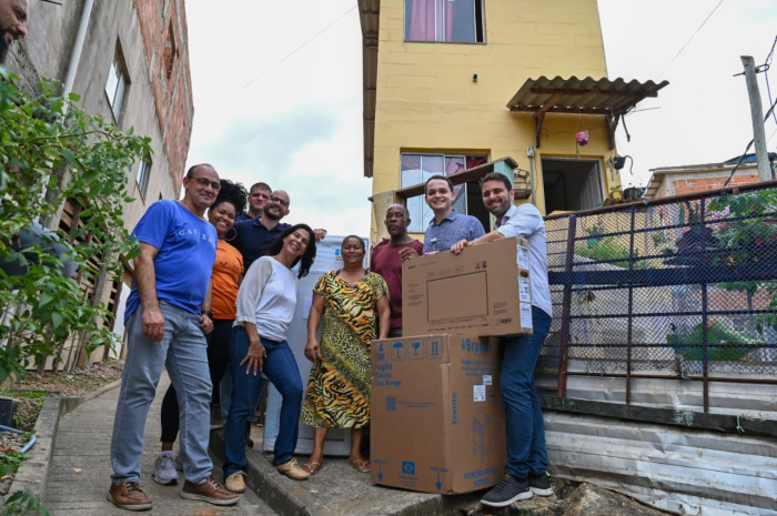 Programa Casa Feliz e Segura: famílias de Conquista recebem eletrodomésticos