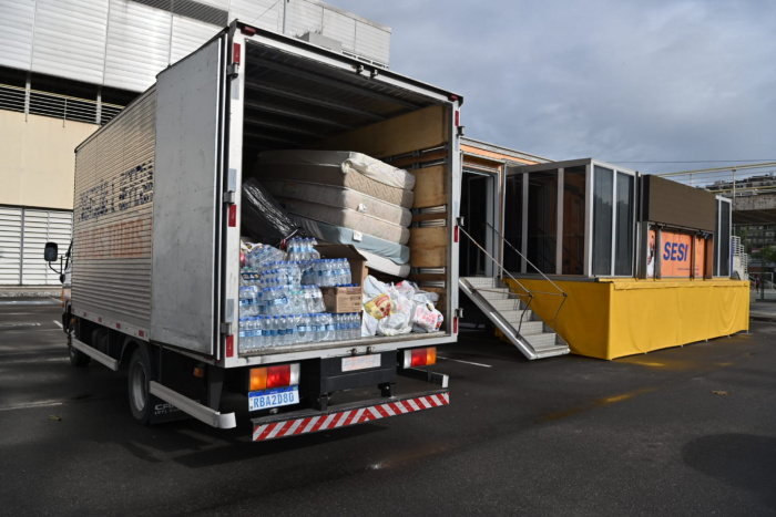 Vitória envia três caminhões de donativos para municípios do Sul do Estado