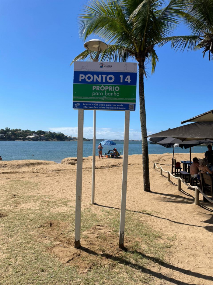 Novas placas de balneabilidade são instaladas nas praias de Vitória