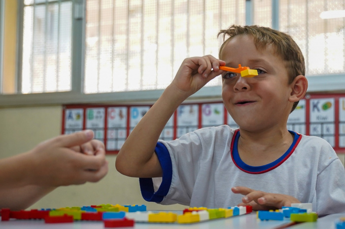 Inovação na educação: Lego Braille Bricks chega às escolas de Vitória