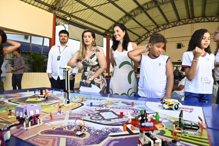 Estudantes de escola em Resistência apresentam projetos de robótica educacional