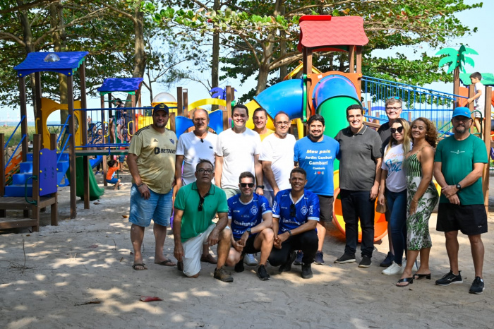 Parque Kids pé na areia em Camburi