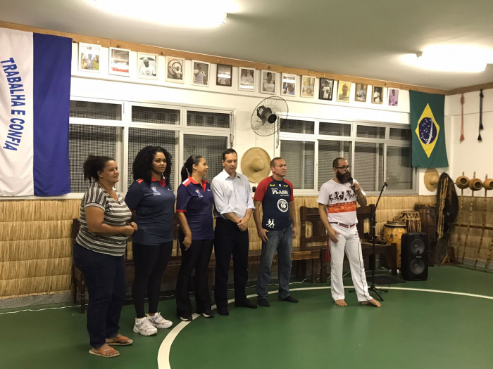 Entrega dos matérias de capoeira em São Pedro