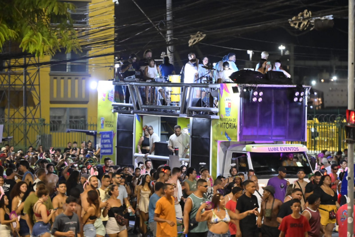 Circuito da Folia seguiu do Centro para o Sambão do Povo com muita animação nesta segunda (3)