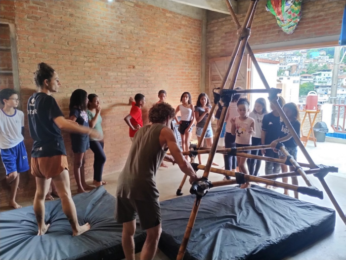 Estudantes vivenciam arte e criatividade em projeto na Emef Maria Leonor