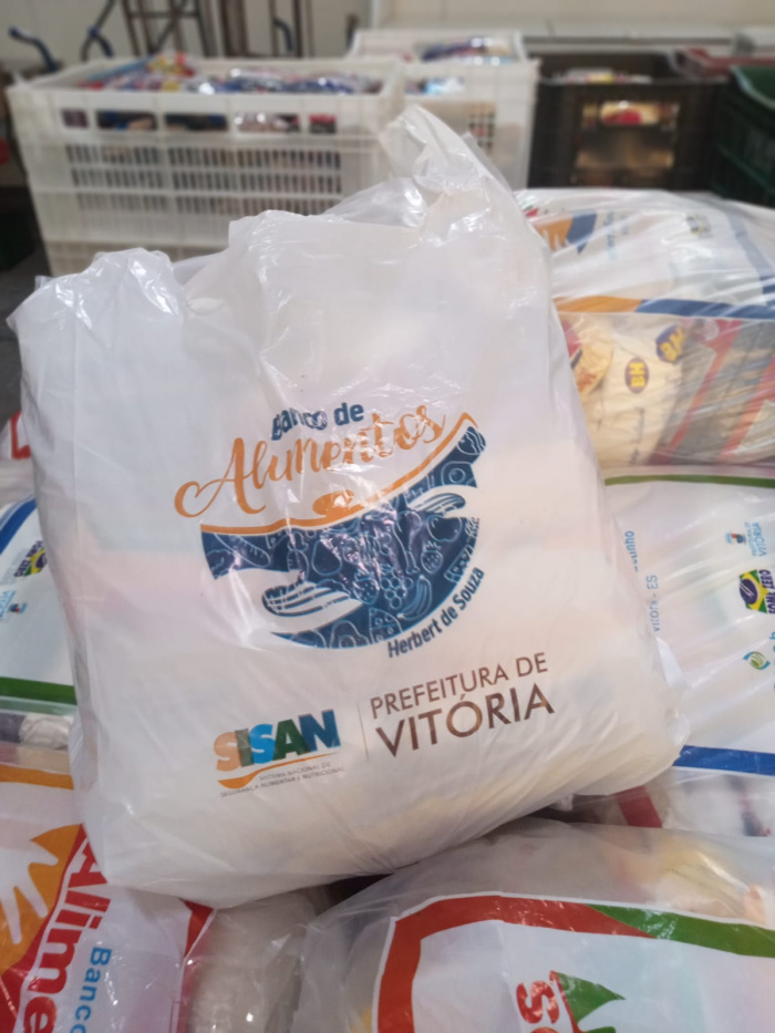 Alimentos arrecadados em show de Rock doados ao Banco Herbert de Souza