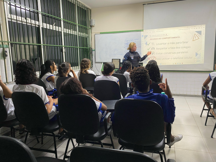 Guarda de Vitória realiza palestras sobre bullying e prevenção à violência em escolas