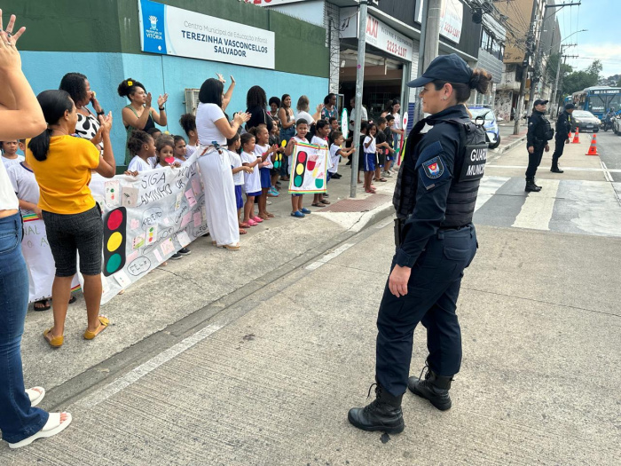 Guarda de Vitória realiza palestras sobre bullying e prevenção à violência em escolas
