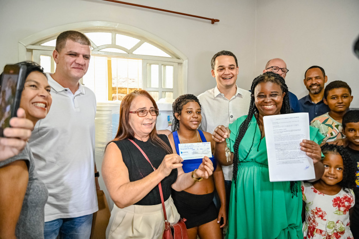 Entrega do Bonus moradia no Bairro Santa Tereza