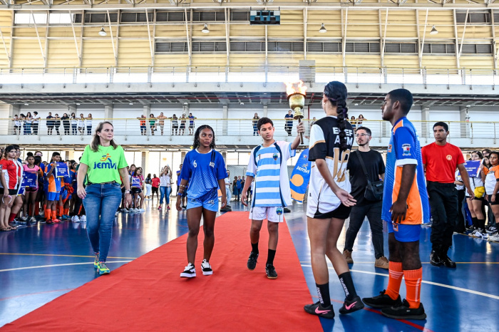 Abertura dos Jogos Escolares Municipais de Vitória agita ginásio do Tancredão